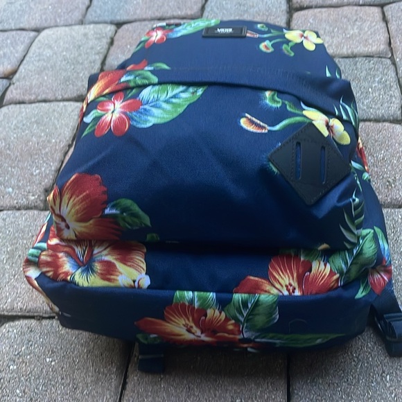 VANS OLD SKOOL III BACKPACK 
VN0A3IGRYKU
NWT - Picture 3 of 16